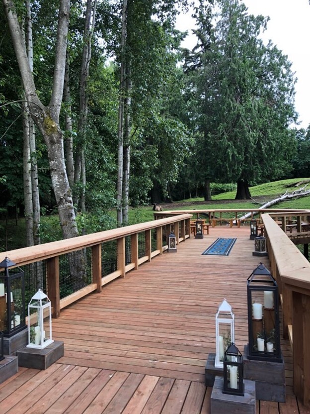 Lanterns along the Elk Overlook walkway