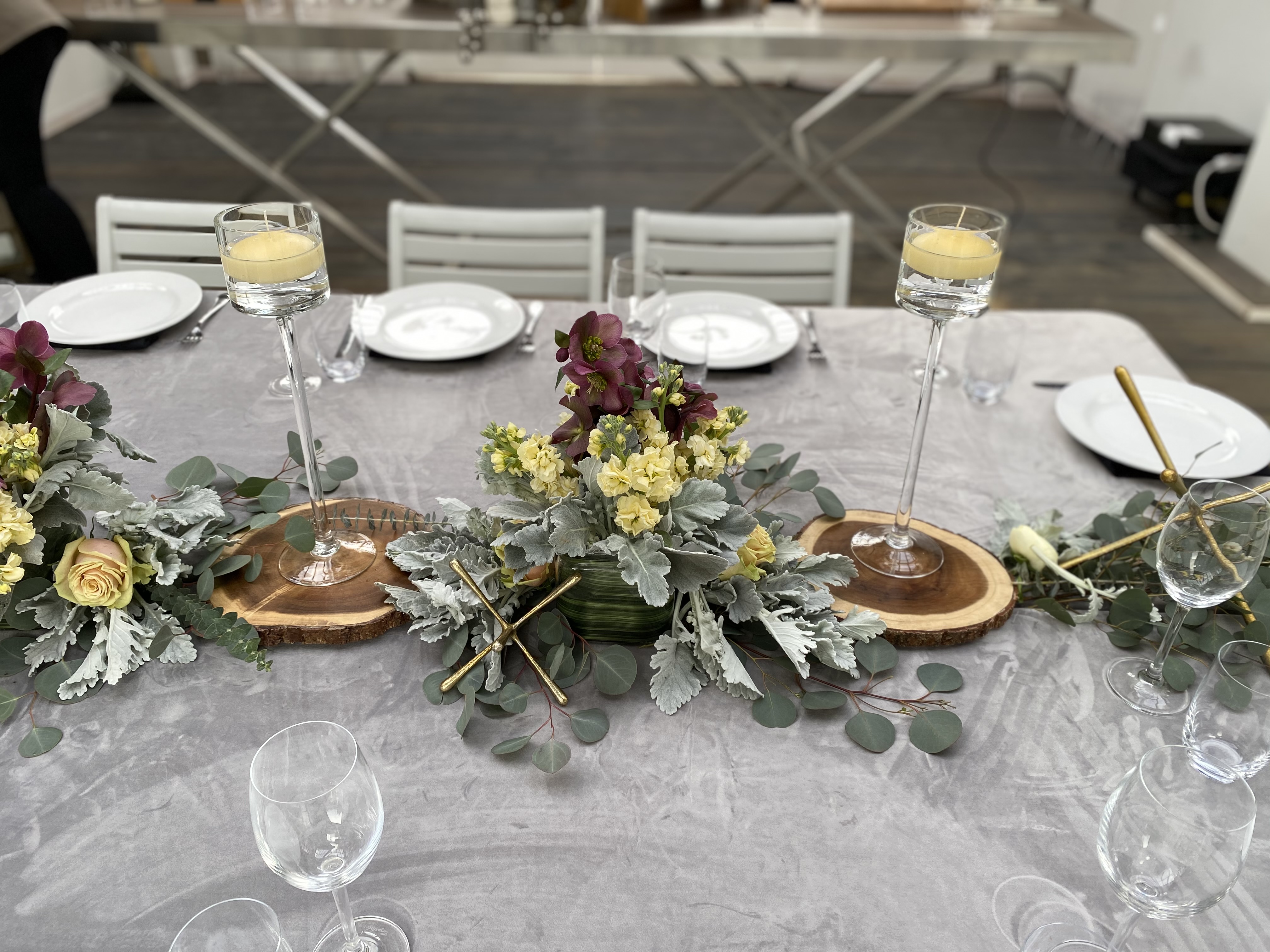 Centerpiece detail in Briar Oak