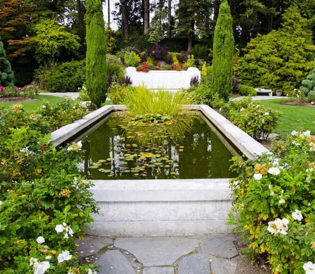 Rectangular fountain in the Rose Garden